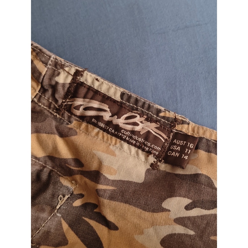 Cult Industries Camo Cargo Mini Skirt Y2K Punk Grunge Pleated Frayed Hem Size 11 - Picture 5 of 6